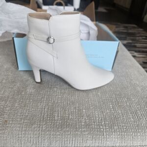 Life Stride Bone Colored Ankle Booties